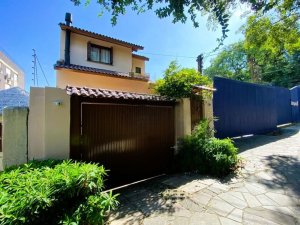 Casa com 270m², 3 dormitórios no bairro Petrópolis em Porto Alegre para Alugar