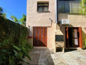 Casa com 270m², 3 dormitórios no bairro Petrópolis em Porto Alegre para Alugar