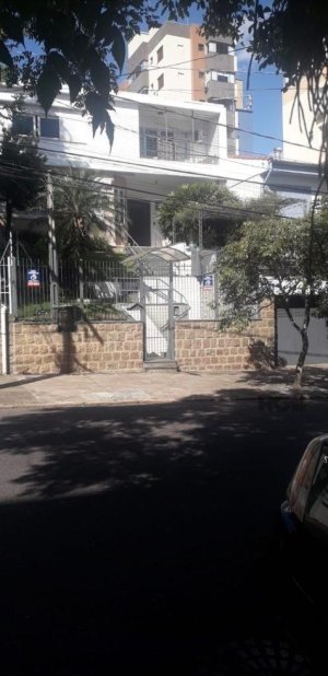 Casa com 350m², 3 dormitórios no bairro Petrópolis em Porto Alegre para Alugar