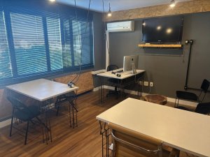 Salas/Conjuntos com 24m² no bairro Petrópolis em Porto Alegre para Alugar