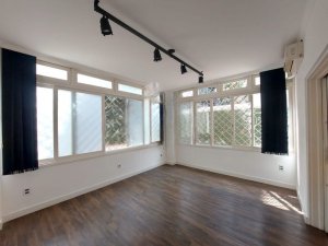 Apartamento com 200m², 4 dormitórios no bairro Moinhos de Vento em Porto Alegre para Alugar