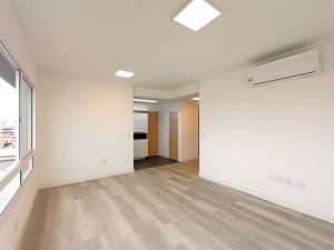Apartamento com 70m², 2 dormitórios no bairro Moinhos de Vento em Porto Alegre para Alugar