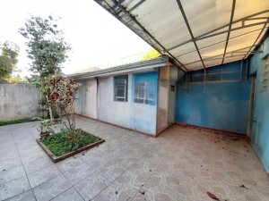 Casa com 170m², 2 dormitórios no bairro Floresta em Porto Alegre para Alugar