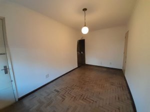 Casa com 170m², 2 dormitórios no bairro Floresta em Porto Alegre para Alugar