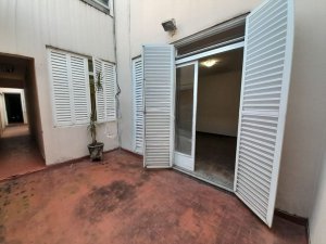 Casa com 170m², 2 dormitórios no bairro Floresta em Porto Alegre para Alugar