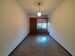 Casa com 170m², 2 dormitórios no bairro Floresta em Porto Alegre para Alugar