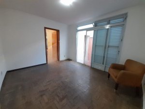 Casa com 170m², 2 dormitórios no bairro Floresta em Porto Alegre para Alugar