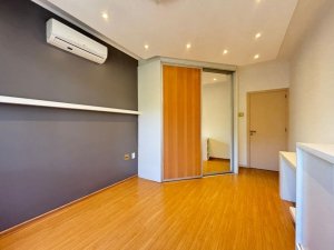 Apartamento com 78m², 2 dormitórios no bairro Santa Cecília em Porto Alegre para Alugar