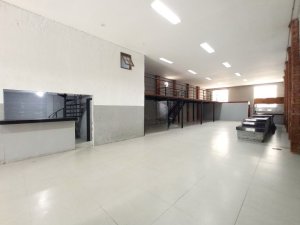 Galpão com 385m² no bairro São João em Porto Alegre para Alugar