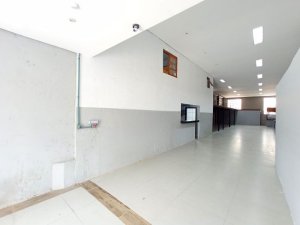 Galpão com 385m² no bairro São João em Porto Alegre para Alugar