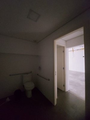 Casa comercial com 150m² no bairro São João em Porto Alegre para Alugar