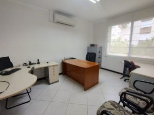 Casa Comercial com 220m² no bairro Menino Deus em Porto Alegre para Alugar