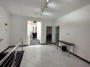 Casa comercial com 220m² no bairro Menino Deus em Porto Alegre para Alugar