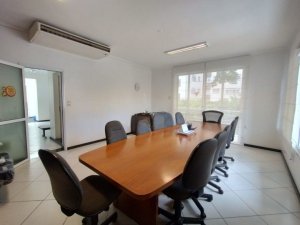 Casa comercial com 220m² no bairro Menino Deus em Porto Alegre para Alugar