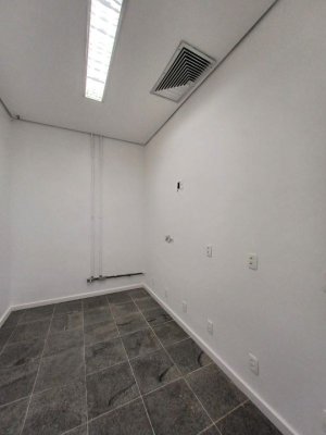 Loja com 698m² no bairro Centro Histórico em Porto Alegre para Alugar