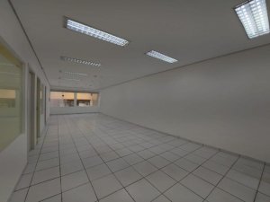 Prédio Comercial com 800m² no bairro Centro Histórico em Porto Alegre para Alugar