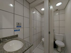 Prédio Comercial com 800m² no bairro Centro Histórico em Porto Alegre para Alugar