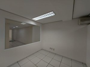 Prédio Comercial com 800m² no bairro Centro Histórico em Porto Alegre para Alugar