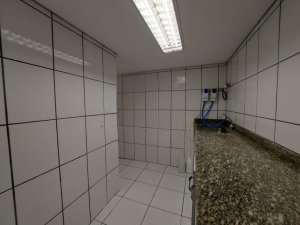 Prédio Comercial com 800m² no bairro Centro Histórico em Porto Alegre para Alugar