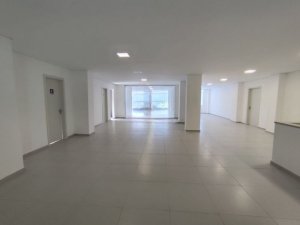 Loja com 982m² no bairro Floresta em Porto Alegre para Alugar