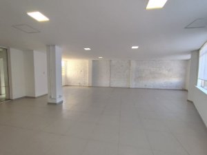 Loja com 982m² no bairro Floresta em Porto Alegre para Alugar
