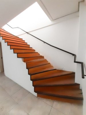 Loja com 232m² no bairro Floresta em Porto Alegre para Alugar