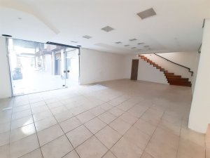 Loja com 232m² no bairro Floresta em Porto Alegre para Alugar