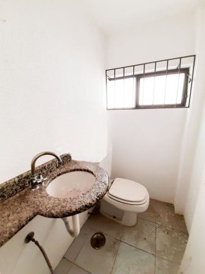 Loja com 128m² no bairro Floresta em Porto Alegre para Alugar