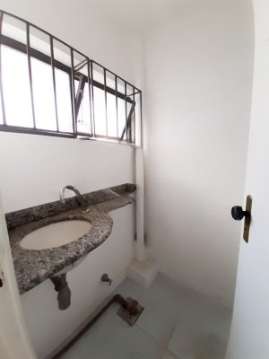 Loja com 128m² no bairro Floresta em Porto Alegre para Alugar