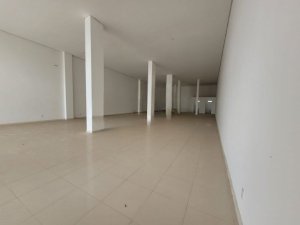 Loja com 351m² no bairro Hípica em Porto Alegre para Alugar