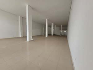 Loja com 351m² no bairro Hípica em Porto Alegre para Alugar