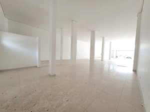 Loja com 351m² no bairro Hípica em Porto Alegre para Alugar