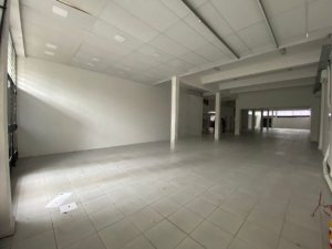 Loja com 382m² no bairro Navegantes em Porto Alegre para Alugar