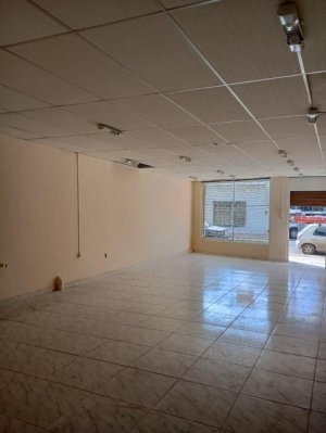 Loja com 77m² no bairro Navegantes em Porto Alegre para Alugar