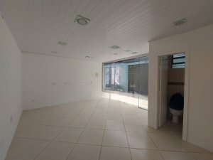 Loja com 30m² no bairro Passo da Areia em Porto Alegre para Alugar