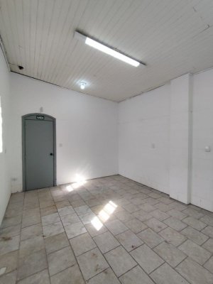 Loja com 200m² no bairro Navegantes em Porto Alegre para Alugar