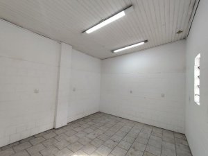 Loja com 200m² no bairro Navegantes em Porto Alegre para Alugar