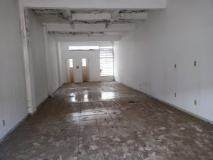 Loja com 295m² no bairro São João em Porto Alegre para Alugar