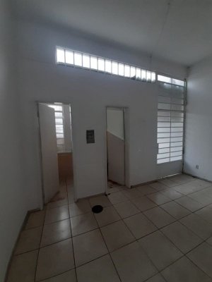 Loja com 295m² no bairro São João em Porto Alegre para Alugar