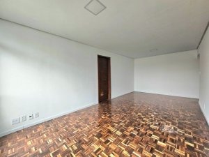 Apartamento com 95m², 3 dormitórios no bairro Moinho de Vento em Porto Alegre para Alugar