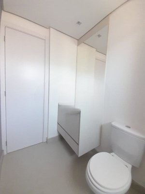 Apartamento com 70m², 2 dormitórios no bairro Menino Deus em Porto Alegre para Alugar