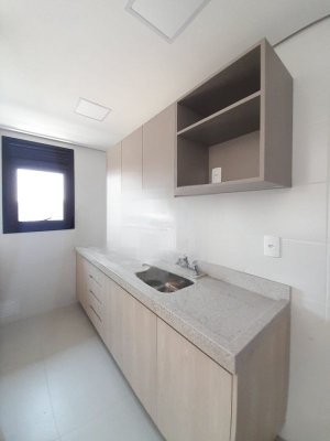 Apartamento com 70m², 2 dormitórios no bairro Menino Deus em Porto Alegre para Alugar