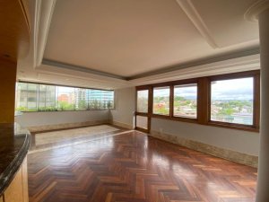 Apartamento com 272m², 4 dormitórios no bairro Chácara das Pedras em Porto Alegre para Alugar