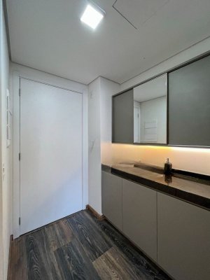 Apartamento com 33m², 1 dormitório no bairro Azenha em Porto Alegre para Alugar