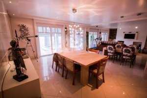 Casa com 400m², 5 dormitórios no bairro Jardim Carvalho em Porto Alegre para Alugar