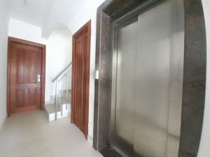 Casa com 273m², 4 dormitórios no bairro Praia de Belas em Porto Alegre para Alugar