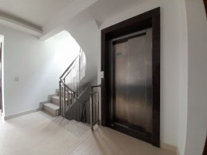 Casa com 273m², 4 dormitórios no bairro Praia de Belas em Porto Alegre para Alugar