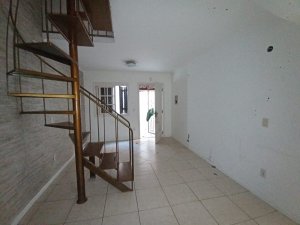 Casa com 67m², 2 dormitórios no bairro Tristeza em Porto Alegre para Alugar