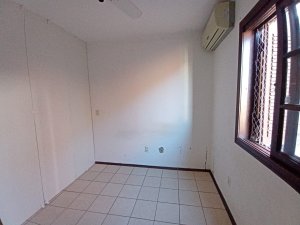 Casa com 67m², 2 dormitórios no bairro Tristeza em Porto Alegre para Alugar