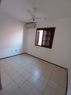 Casa com 67m², 2 dormitórios no bairro Tristeza em Porto Alegre para Alugar